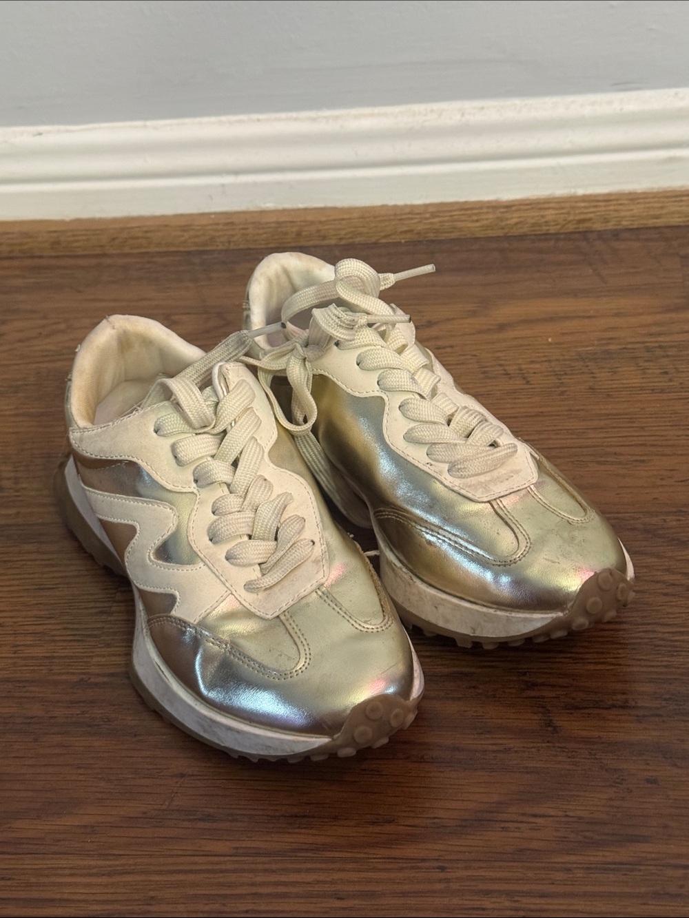 Metallic Gold Women's Athletic Sneakers PSC19